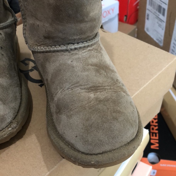 Uggs - Picture 3 of 9